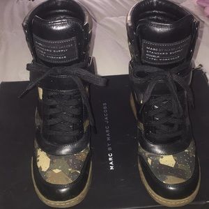 Marc Jacobs lace up heel boot